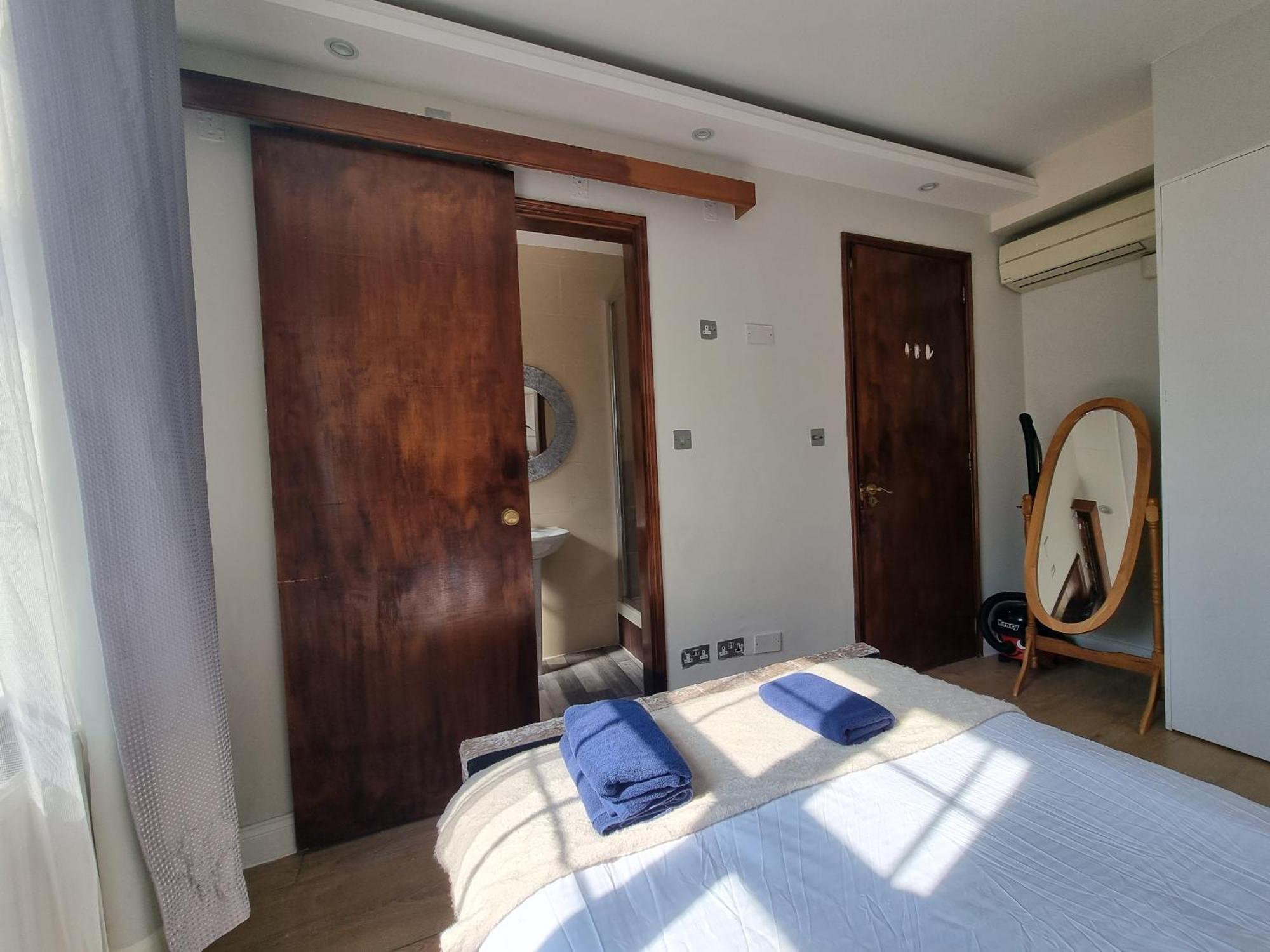 2nd Flr 3 Bed Flat In The Heart Of Edgware Road-g20 *